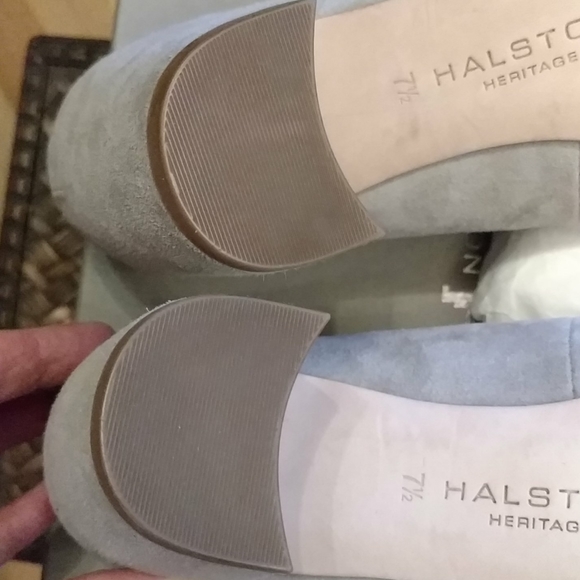 New Beautiful Halston gray suede heels - Picture 8 of 10